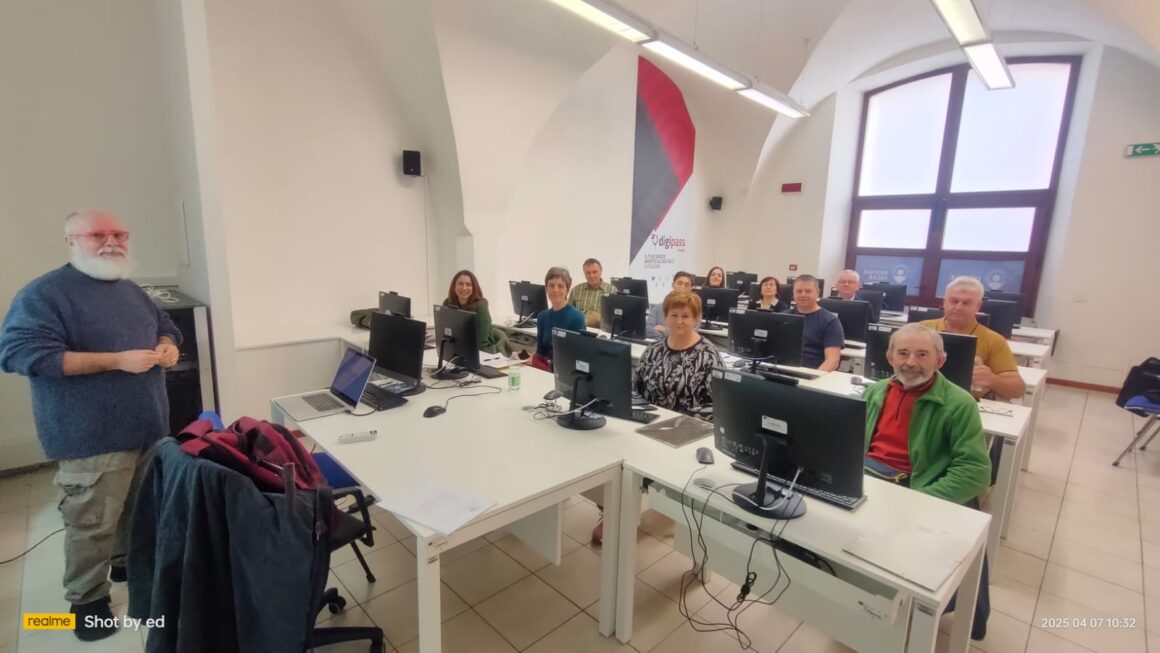 Mobilność grupowa drogą do rozwoju seniorów w Woźnikach – kurs Intergenerational cultural activites for audience development